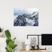 山を覆う威厳のある雲 ポスター (ホームオフィス)