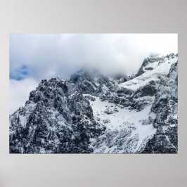 山を覆う威厳のある雲 ポスター