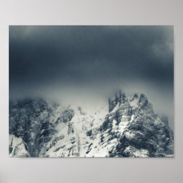 山を覆う闇と雲 ポスター