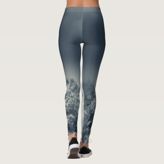 山を覆う闇と雲 レギンス (裏面)