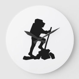 山シンプルハイキングマンブラックシルエット ラージ壁時計