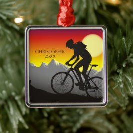 山パーソナライズされたバイクもしくは自転車に乗る人サイクリングクリスマス メタルオーナメント