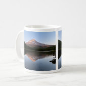 山フードがTrillium Lake写真に反映 コーヒーマグカップ (正面左)