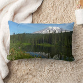 山レイニアレイクリフレクションとワイルドフラワー ランバークッション (ブランケット)