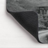 山中の自然霧の木小屋 マウスパッド (コーナー)