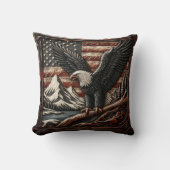 山威厳のあるとアメリカ国旗を持つワシ クッション (正面)
