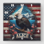 山威厳のあると旗を見下ろすワシ スクエア壁時計 (正面)