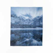 山威厳のあるの反射Fusine湖，イタリア