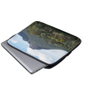 山威厳のあるスタージオンズfrom Dunkeld ラップトップスリーブ (正面下部)