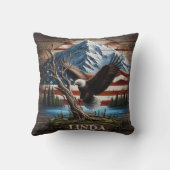 山岳空の下、湖に止まったワシ クッション (裏面)