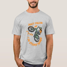 山後を追おもしろい自転車Tシャツ