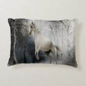 山林の白冬馬 アクセントクッション (裏面)