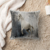 山林の白冬馬 クッション (ブランケット)