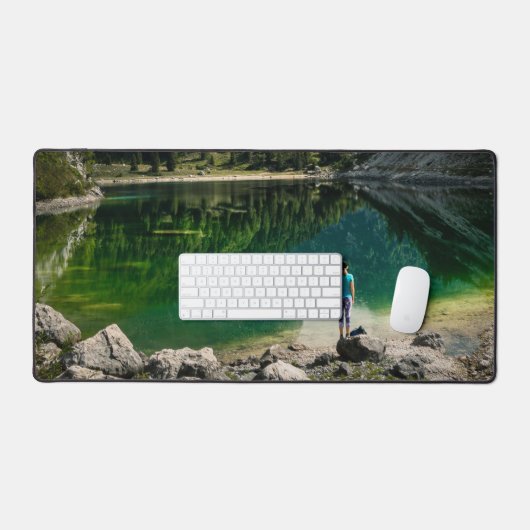 山湖にいる人 デスクマット (キーボード&マウス)