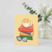 山積みの本とティーカップベア ポストカード (スタンド正面)