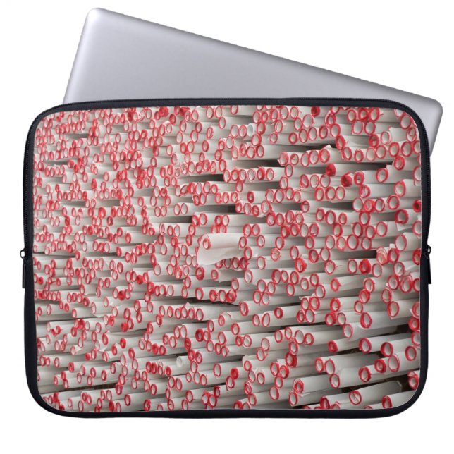 山積みの転が紙 ラップトップスリーブ (正面)