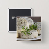 山羊フランスのチーズ-山形-ハーブを付ける 缶バッジ (正面&裏面)