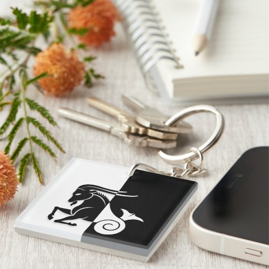 山羊座〔占星術の〕十二宮図サイン、白黒キーチェーン キーホルダー (正面右)