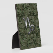 山羊座〔占星術の〕十二宮図シンボルグリーンデジタルカモフラージュ フォトプラーク (側面)