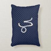山羊座〔占星術の〕十二宮図シンボルネイビーブルーカーボンファイバー アクセントクッション (正面(垂直))