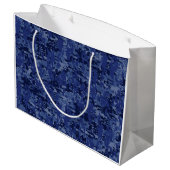 山羊座〔占星術の〕十二宮図シンボルブルーデジタルカモフラージュ ラージペーパーバッグ (裏面アングル)