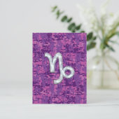 山羊座〔占星術の〕十二宮図シンボル明るい赤紫色デジタルカモフラージュ ポストカード (スタンド正面)