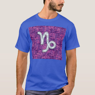山羊座〔占星術の〕十二宮図シンボル明るい赤紫色デジタルカモフラージュ Tシャツ