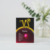 山羊座〔占星術の〕十二宮図標識ジュエルモノグラム、赤ルビー 名刺 (スタンド正面)