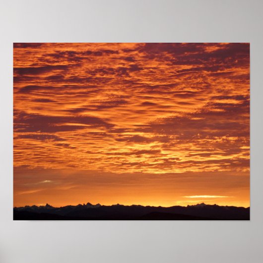 山脈を越えるオレンジ色の空 ポスター (正面)