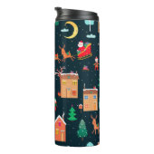 山荘での幸せなクリスマスタイムのシームレスなパターン タンブラー (回転右)