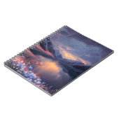 山魅力的に囲まれた威厳のある湖 ノートブック (左側)