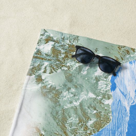 山（写真モンタージュ） 2 ビーチタオル (インサイチュ)