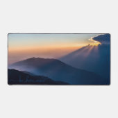山、日の出の写真、ここにいよう引用文 デスクマット (正面)