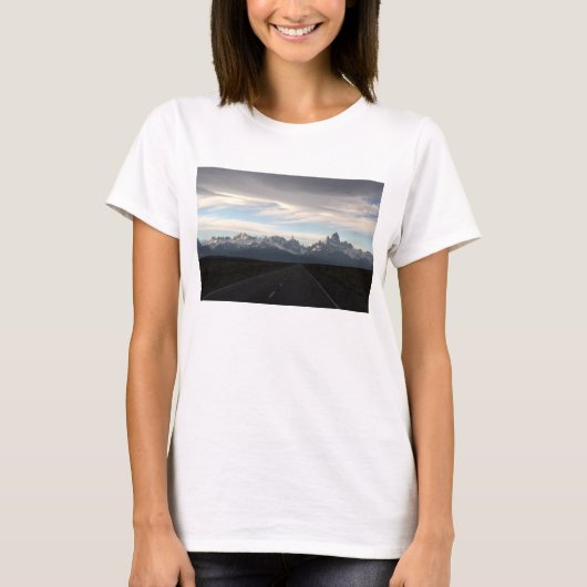山Fitzローイおよびアンデス範囲 Tシャツ (正面)