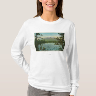 山Katahdinのメインの最も高いピークの眺め Tシャツ