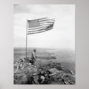 山Suribachi - WWIIに飛ぶ米国旗 ポスター