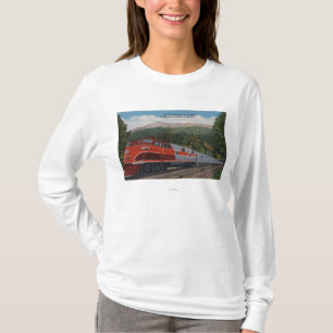 岩が多いMt.ロケット(列車)、穂先のピーク、コロラド州 Tシャツ