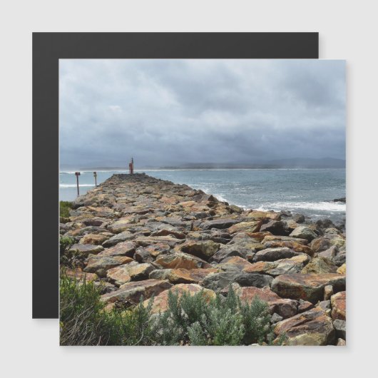 岩が海に出会う場所 – バスティオンポイント (正面/裏面)