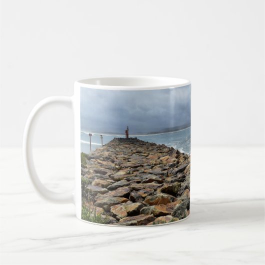 岩が海に出会う場所 – バスティオンポイント コーヒーマグカップ (左)