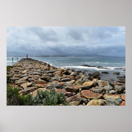岩が海に出会う場所 – バスティオンポイント ポスター (正面)
