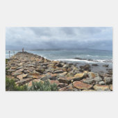 岩が海に出会う場所 – バスティオンポイント 長方形シール (正面)