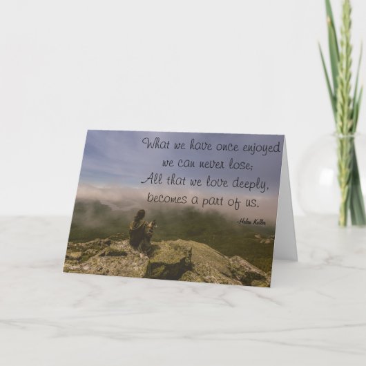 岩だらけの断崖の上の犬と女 カード (正面)