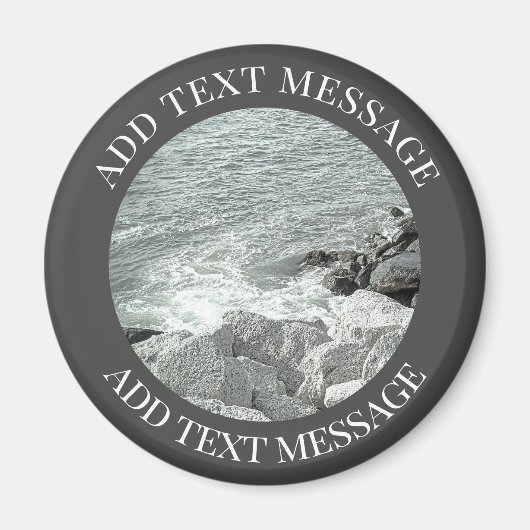 岩だらけの海の海岸の白黒写真 マグネット (正面)