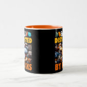 岩に容易に気を取られる ツートーンマグカップ (中央)