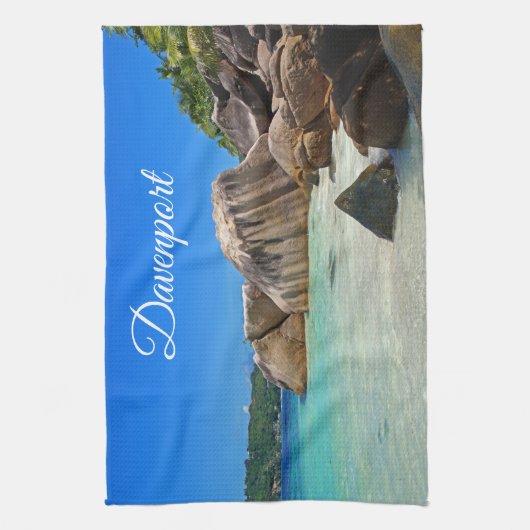 岩に覆われた海岸が美しい熱帯海 キッチンタオル (縦)