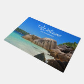 岩に覆われた海岸が美しい熱帯海 ドアマット (アングル)