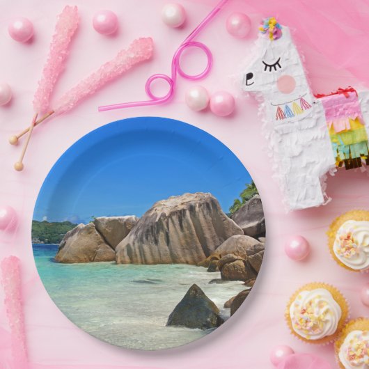 岩に覆われた海岸が美しい熱帯海 ペーパープレート (パーティー)