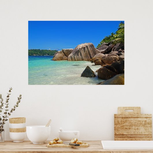 岩に覆われた海岸が美しい熱帯海 ポスター (キッチン)