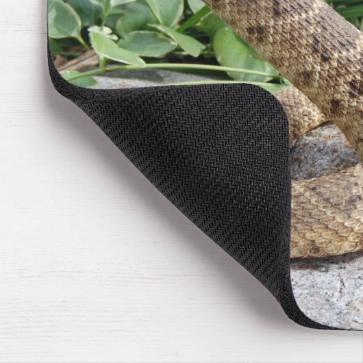 岩の上で蛇をガタガタ鳴らす マウスパッド (コーナー)