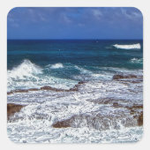 岩の上にクラッシュ波の正方形のステッカー スクエアシール (正面)